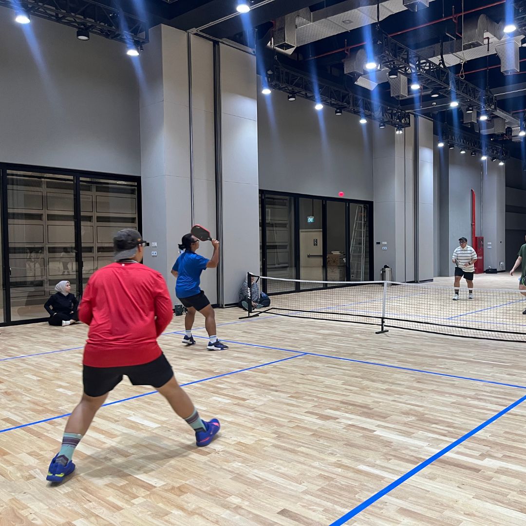 Arena pickleball indoor yang nyaman untuk pemula di Jakarta