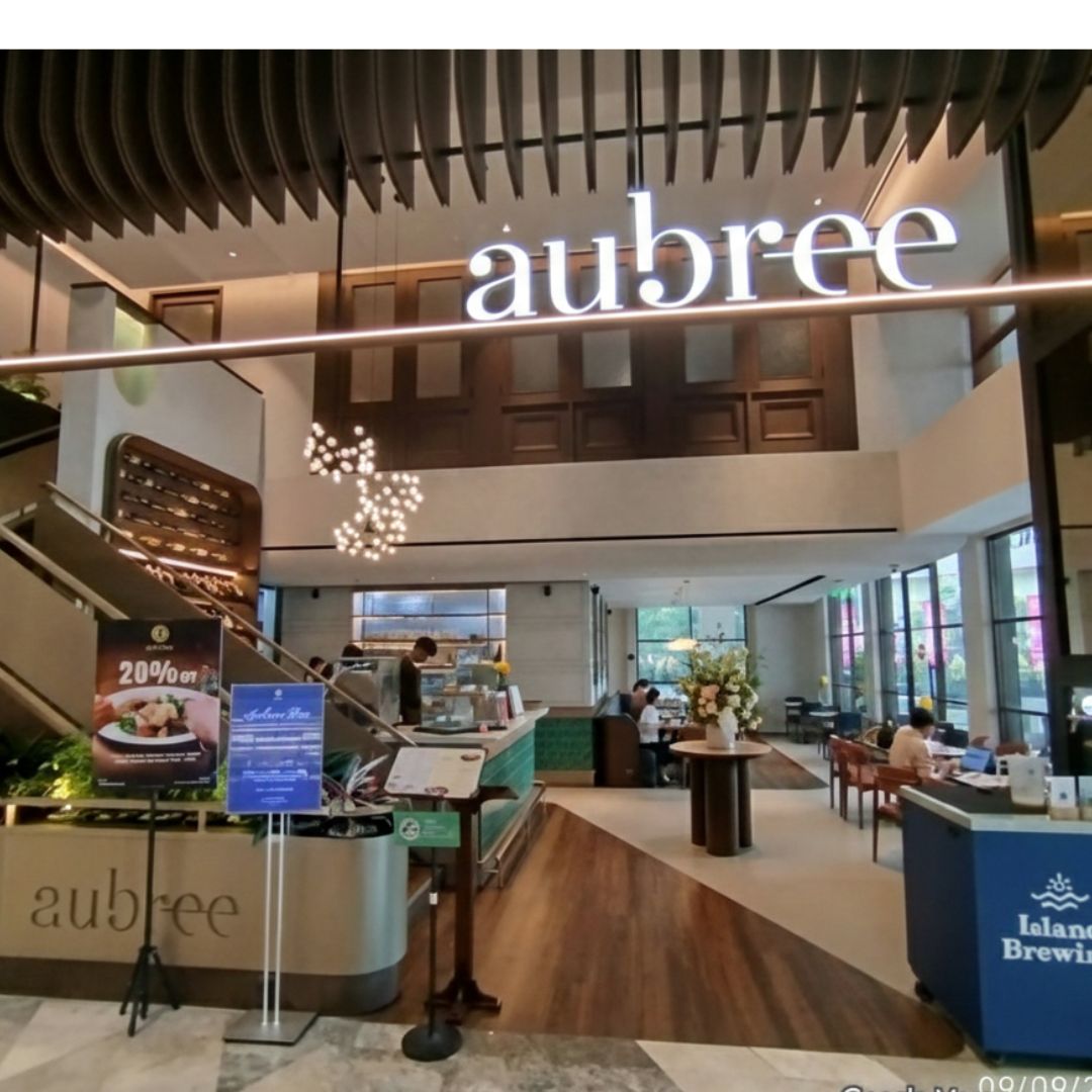 Aubree Agora Lifestyle Mall sebagai cafe dessert untuk meeting kreatif.